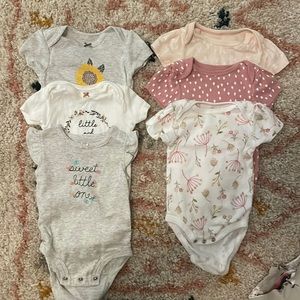 Set of 6 - short sleeve onesies
